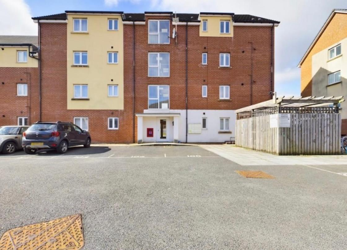 Modern 2 Bed City Apartment With Private Parking Swansea Eksteriør billede
