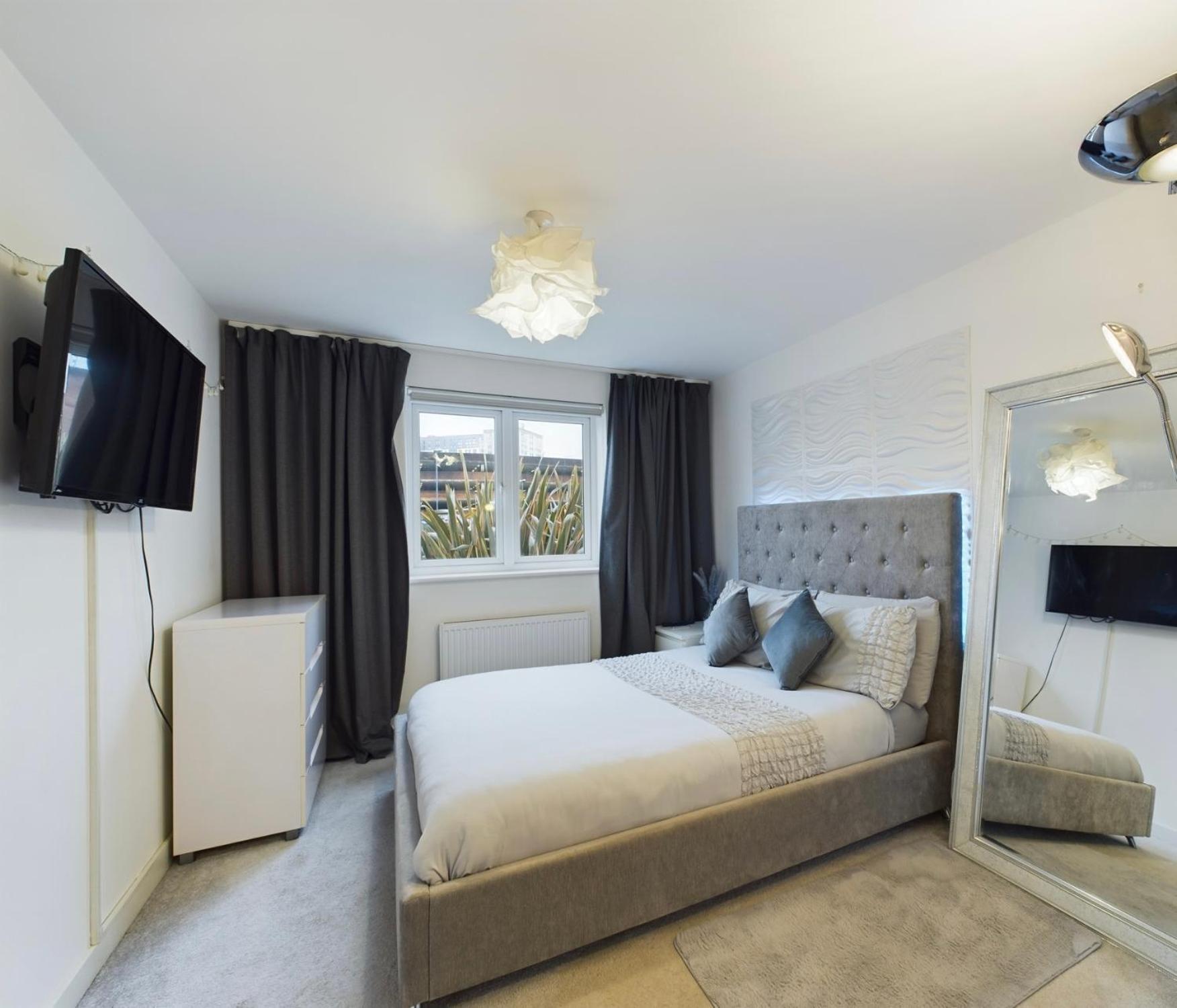 Modern 2 Bed City Apartment With Private Parking Swansea Eksteriør billede