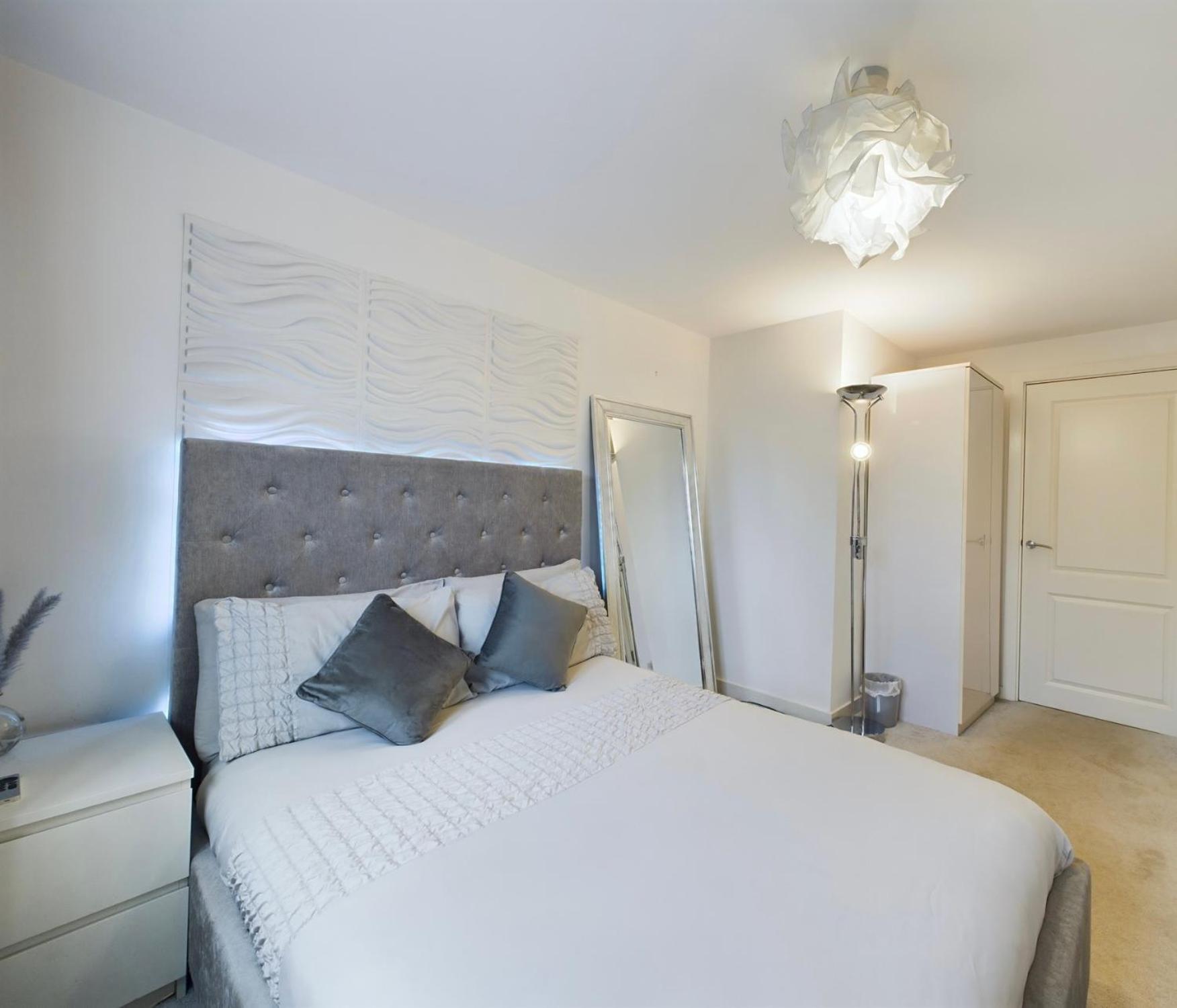 Modern 2 Bed City Apartment With Private Parking Swansea Eksteriør billede